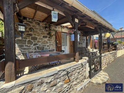 /international/fr/saint-etienne-de-chomeil-auvergne-310108942630/