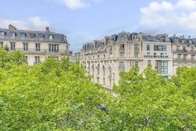 /international/fr/paris-8eme-ile-de-france-310108668496/