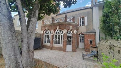 /international/fr/laval-pays-de-la-loire-310109949453/