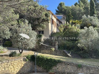/international/fr/carpentras-provence-alpes-cote-d-azur-310108838330/