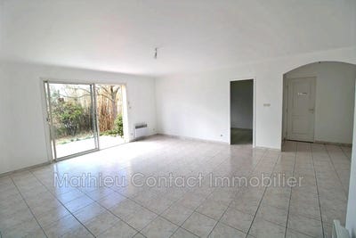 /international/fr/la-calmette-languedoc-roussillon-310107623182/