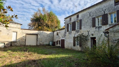 /international/fr/saintes-charente-310104471112/