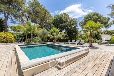 /international/fr/aubais-languedoc-roussillon-310108184473/