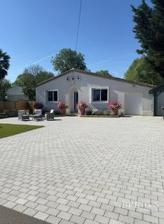 /international/fr/rouillac-charente-310107580978/