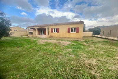 /international/fr/saint-quentin-la-poterie-languedoc-roussillon-310098513789/