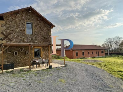 /international/fr/charlieu-rhone-310108315274/
