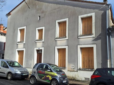 /international/fr/montbron-charente-310105266176/