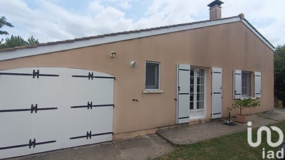 /international/fr/prignac-et-marcamps-aquitaine-310100989098/?lang=en