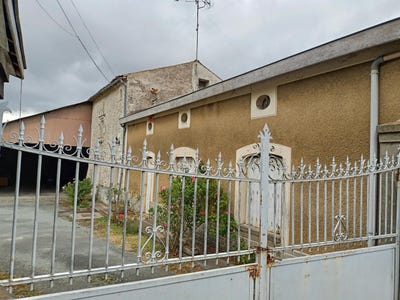 /international/fr/saint-ciers-du-taillon-charente-310098148454/?lang=zh-tw
