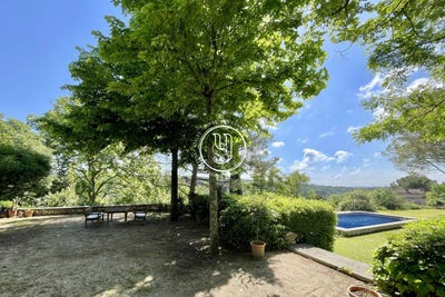 /international/fr/uzes-languedoc-roussillon-310101230466/?lang=id
