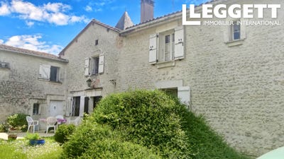 /international/fr/montmoreau-charente-310105419025/