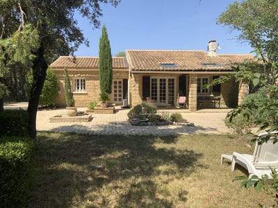 /international/fr/uzes-languedoc-roussillon-310109022894/?lang=th