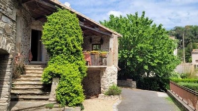 /international/fr/roujan-languedoc-roussillon-310107815496/
