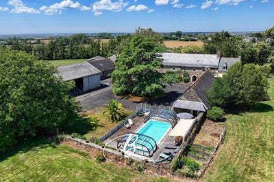 /international/fr/treguier-brittany-310101357728/