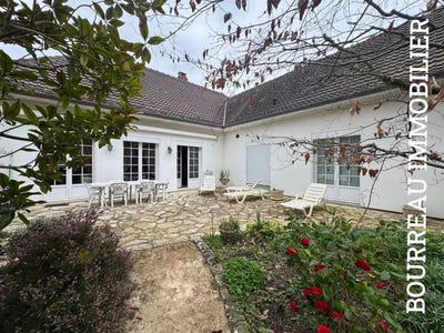 /international/fr/joigny-burgundy-310098891672/