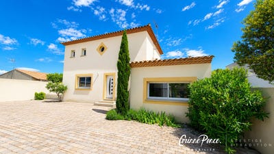 /international/fr/aigues-mortes-languedoc-roussillon-310108760689/