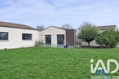 /international/fr/la-chapelle-baton-charente-310105264054/