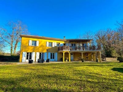 /international/fr/hautefort-aquitaine-120095316509/