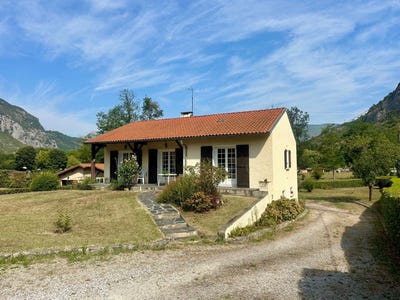 /international/fr/tarascon-sur-ariege-midi-pyrenees-310108509488/