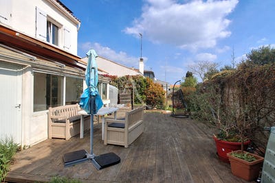 /international/fr/la-rochelle-franche-comte-310108402577/