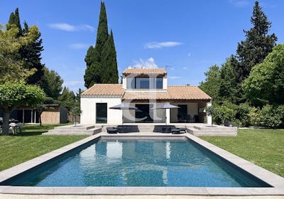 /international/fr/saint-etienne-du-gres-provence-alpes-cote-d-azur-310109936511/