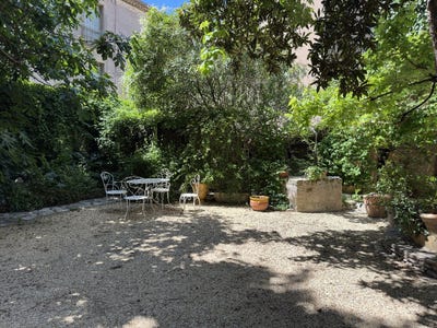 /international/fr/pezenas-languedoc-roussillon-310108158534/