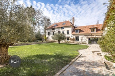 /international/fr/houdan-picardie-310099617997/