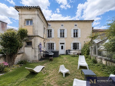 /international/fr/barbezieux-saint-hilaire-charente-310108954855/