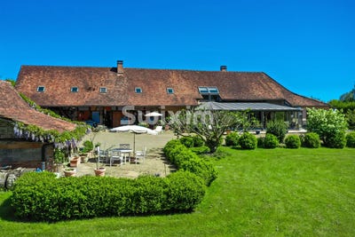 /international/fr/la-chapelle-naude-burgundy-310108089166/
