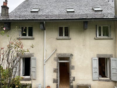 /international/fr/saint-cernin-auvergne-310107557693/