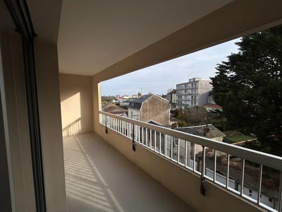 /international/fr/parthenay-charente-310103469607/