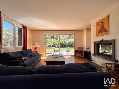 /international/fr/chanat-la-mouteyre-auvergne-310107493371/