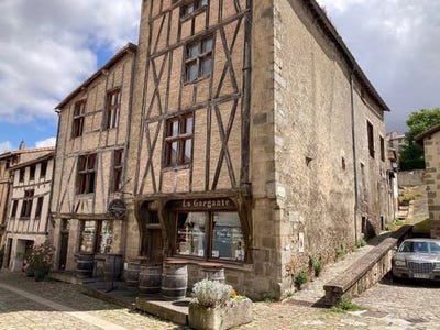 /international/fr/parthenay-charente-310101534481/