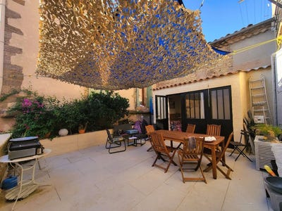 /international/fr/pezenas-languedoc-roussillon-310119927894/