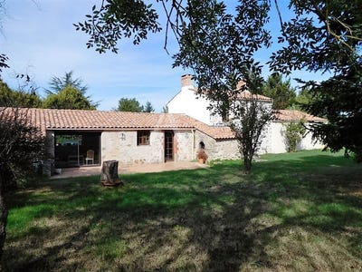 /international/fr/saint-avaugourd-des-landes-pays-de-la-loire-310108320419/