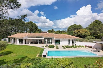 /international/fr/aix-en-provence-provence-alpes-cote-d-azur-310099653426/