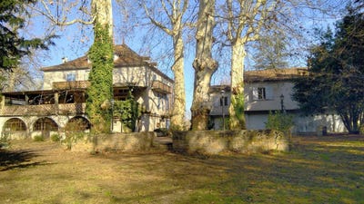 /international/fr/montcuq-en-quercy-blanc-midi-pyrenees-310101209057/