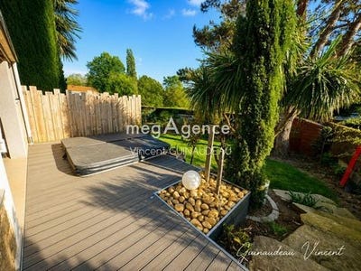 /international/fr/la-romagne-pays-de-la-loire-310108996074/