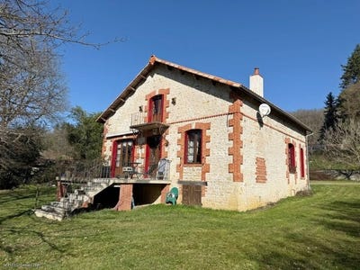 /international/fr/nanteuil-en-vallee-charente-310106289697/