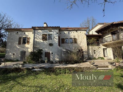 /international/fr/montcuq-en-quercy-blanc-midi-pyrenees-310107430652/