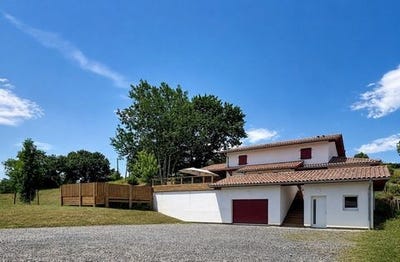 /international/fr/la-bastide-clairence-aquitaine-310110119664/