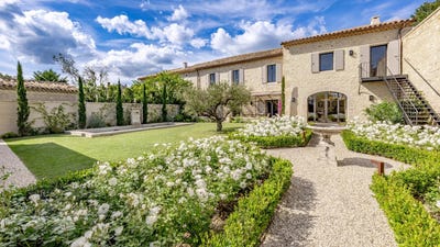 /international/fr/maussane-les-alpilles-provence-alpes-cote-d-azur-310109228564/