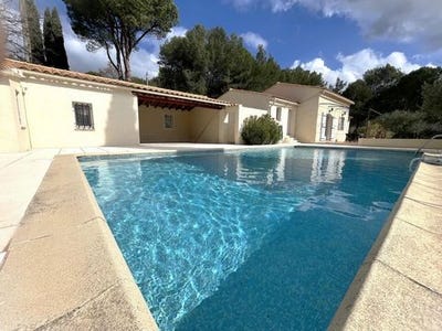 /international/fr/cadenet-provence-alpes-cote-d-azur-120098234606/
