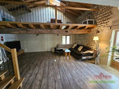 /international/fr/cour-et-buis-rhone-310106190092/