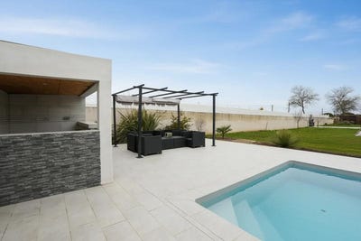 /international/fr/pezens-languedoc-roussillon-310107708879/