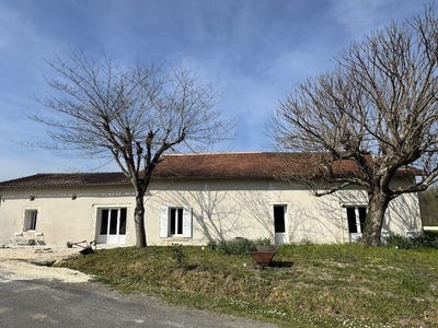 /international/fr/brie-sous-chalais-charente-310105627007/