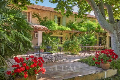 /international/fr/fourques-languedoc-roussillon-310107295247/