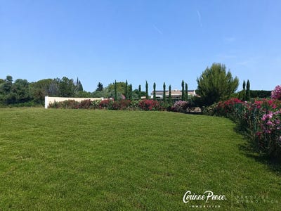 /international/fr/raphele-les-arles-provence-alpes-cote-d-azur-310109240034/