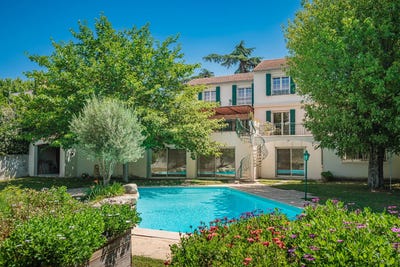 /international/fr/arles-hh-15315247-arles-provence-alpes-cote-d-azur-310100955326/?lang=fr