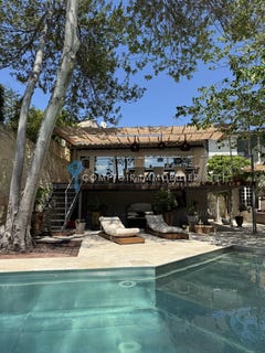/international/fr/aigues-vives-languedoc-roussillon-310104250028/